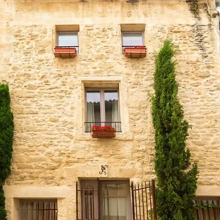 Holiday home Maison Confortable A Villeneuve-les-avignon, Plancha Incluse *