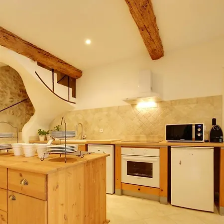 Maison Confortable A Villeneuve-les-avignon, Plancha Incluse *